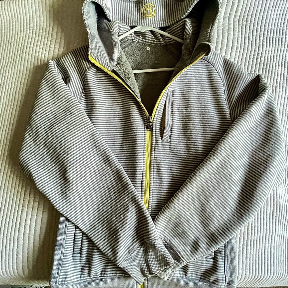 Lululemon men’s zip hoodie size L